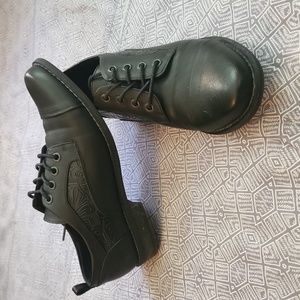 Black lace up softmoc shoes